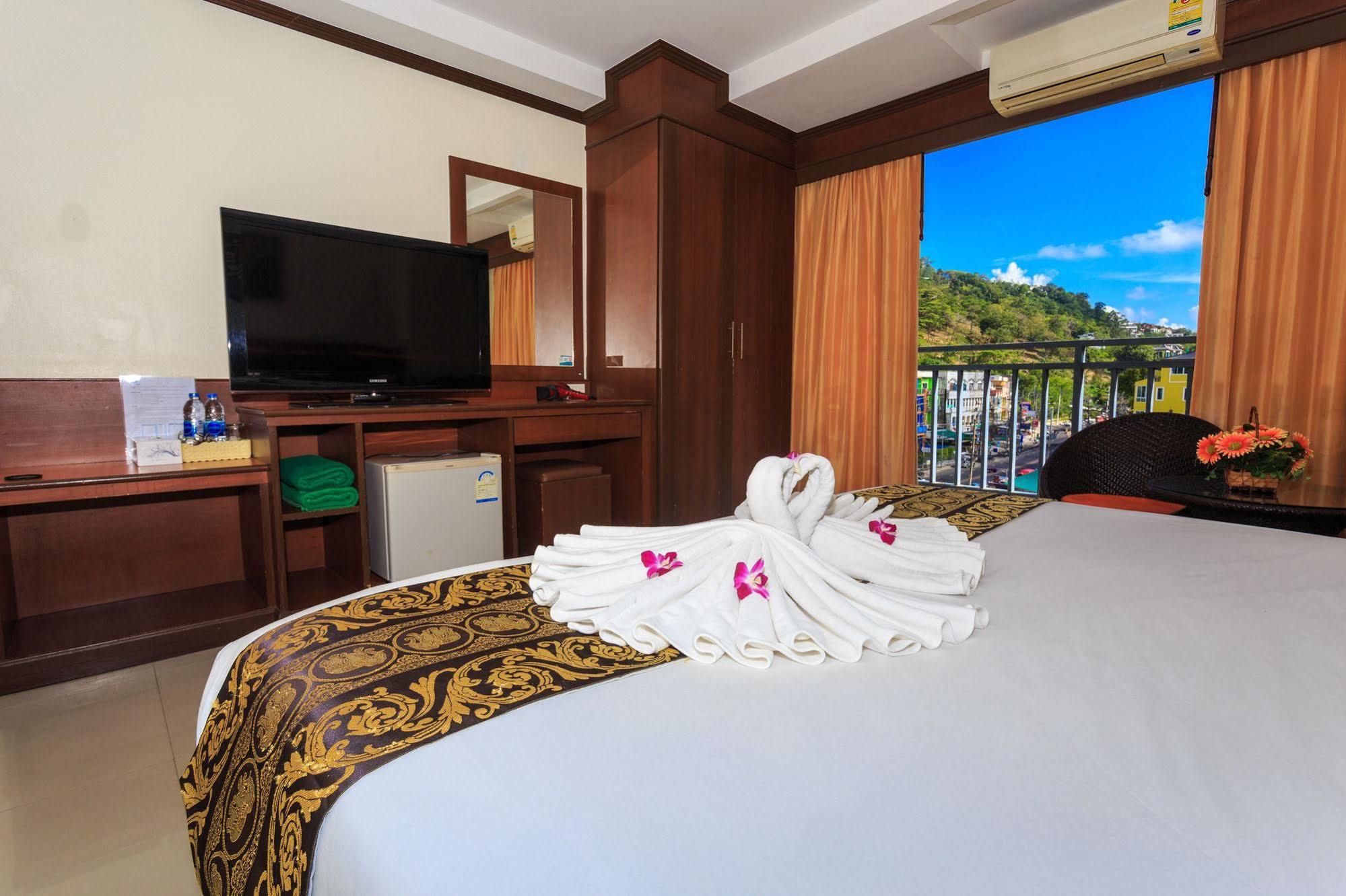 Sharaya Patong Hotel Exterior foto